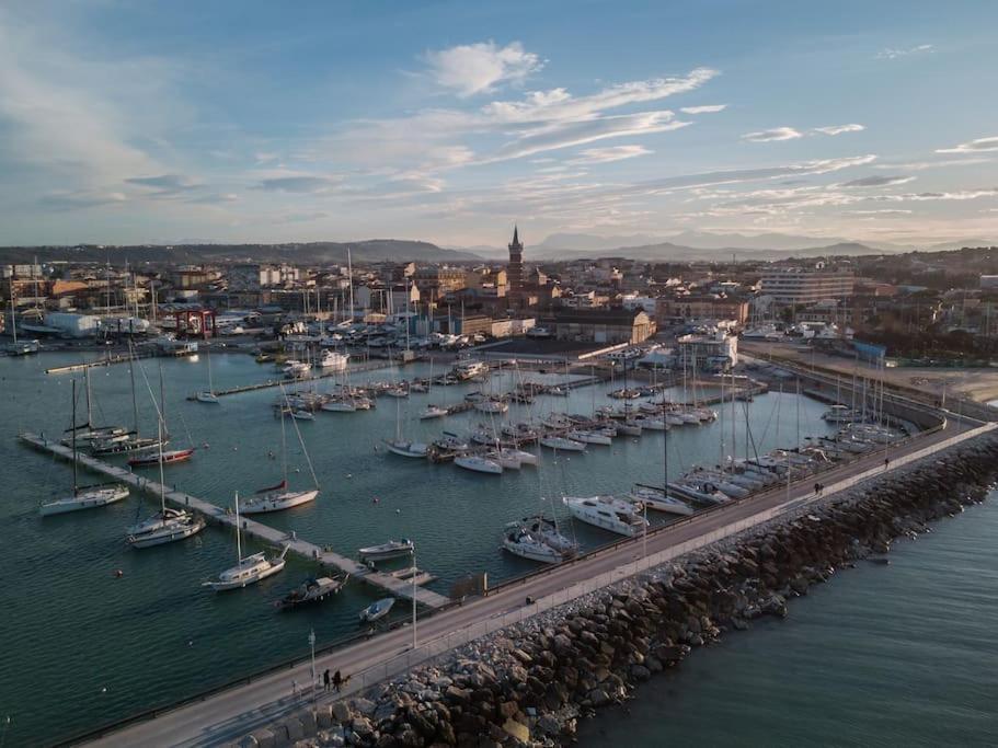 Retroscena Appartamento Mare In Centro Civitanova Marche Exteriér fotografie